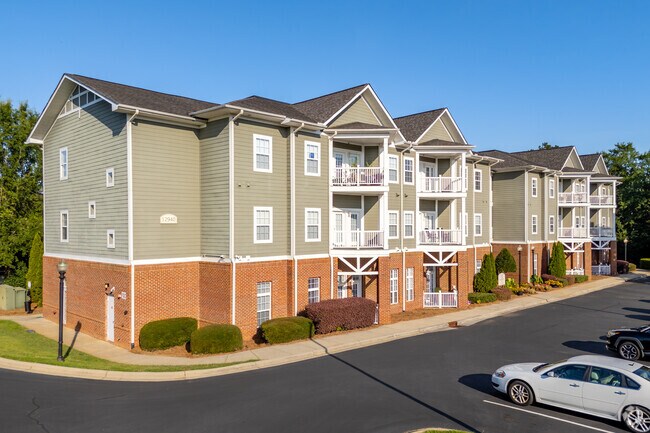 Foto del edificio - The Manor - 55+ Active Senior Community