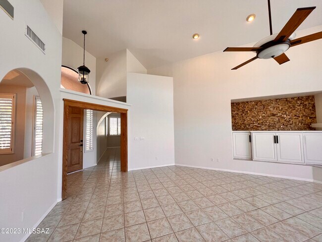 Foto del edificio - 10123 N Alder Spring Dr