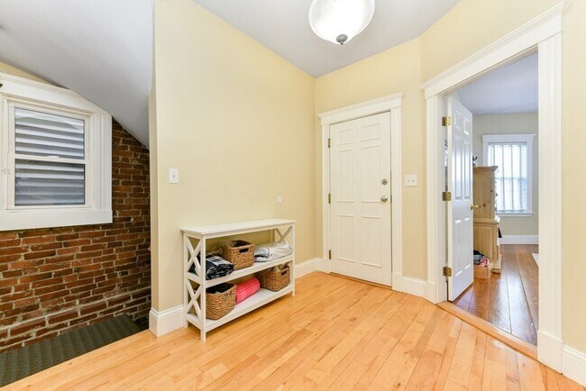 Foto del edificio - 733 E 3rd St