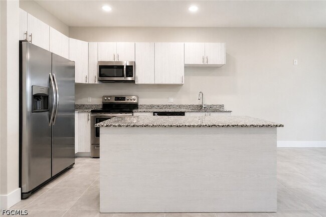 Foto del edificio - 3303 SW 8th Pl