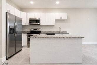 Building Photo - 3313 SW 8th Pl