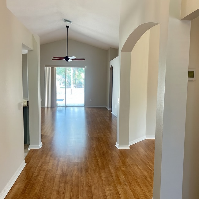 Foto del edificio - 4707 Wessex Way