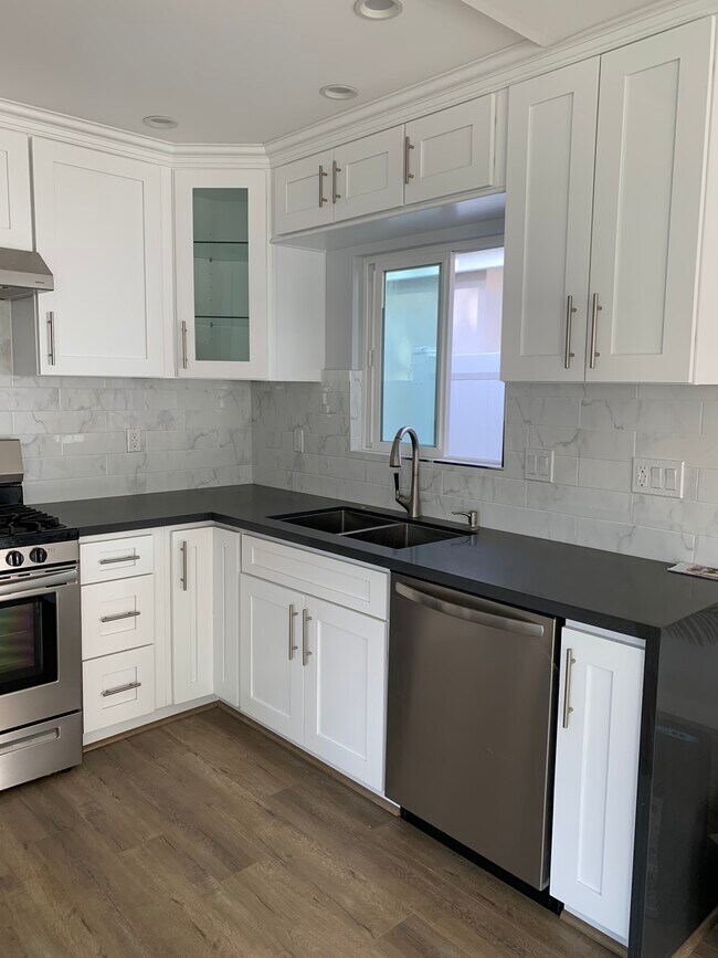 Foto del edificio - 10323 Whitegate Ave