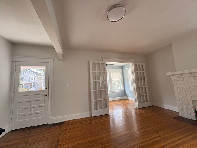 Sala de estar - 3710 Hyde Park Ave