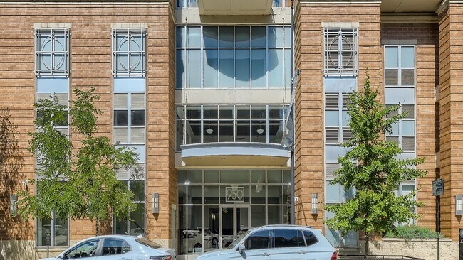 Building Photo - 950 W Monroe St