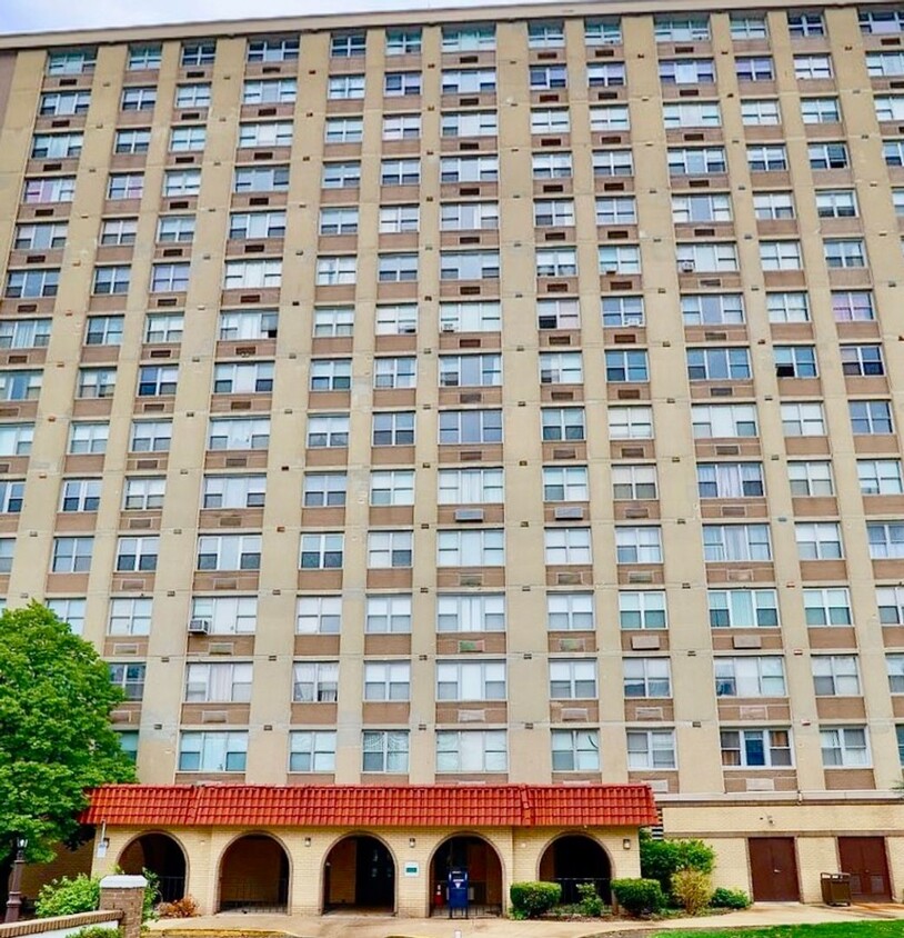 Primary Photo - Charming 1 Bed, 1 Bath Condo In High Rise ...