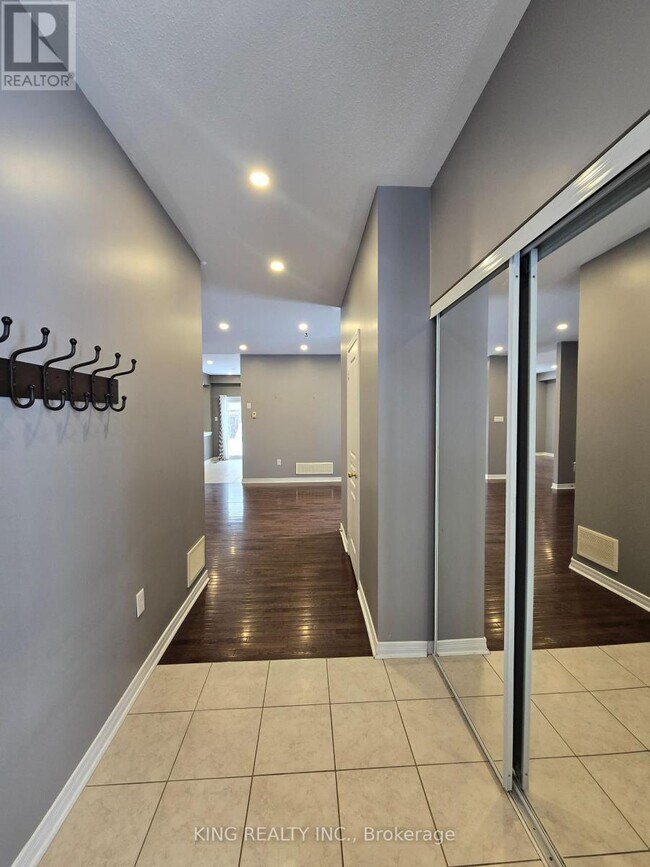 Photo du bâtiment - 44 Kimble Ave