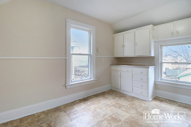 Building Photo - 2112 1/2 Miami St