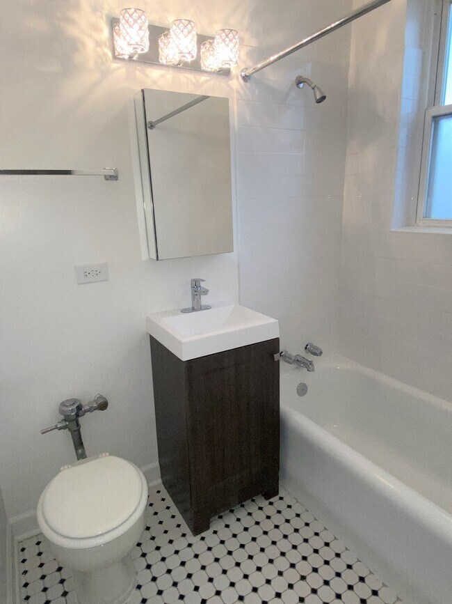 Foto del edificio - 432 W Belmont Ave