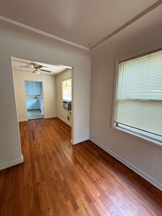 Foto del edificio - Very Large 1 Bedroom 1 Bathroom Home Available Now