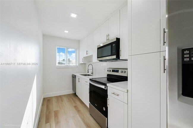 Foto del edificio - 2820 NW 95th St