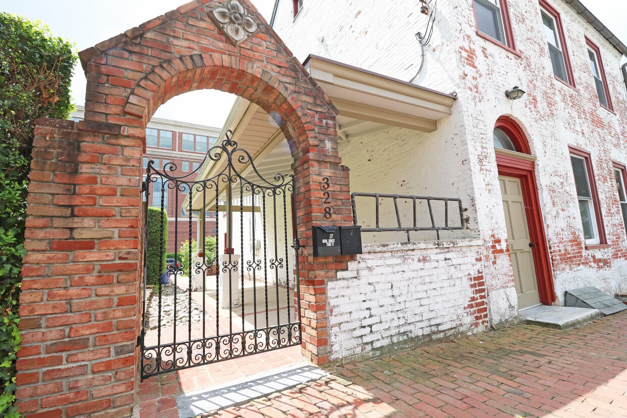 Primary Photo - 328 W Gay St