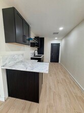 Building Photo - 206 E 33rd St