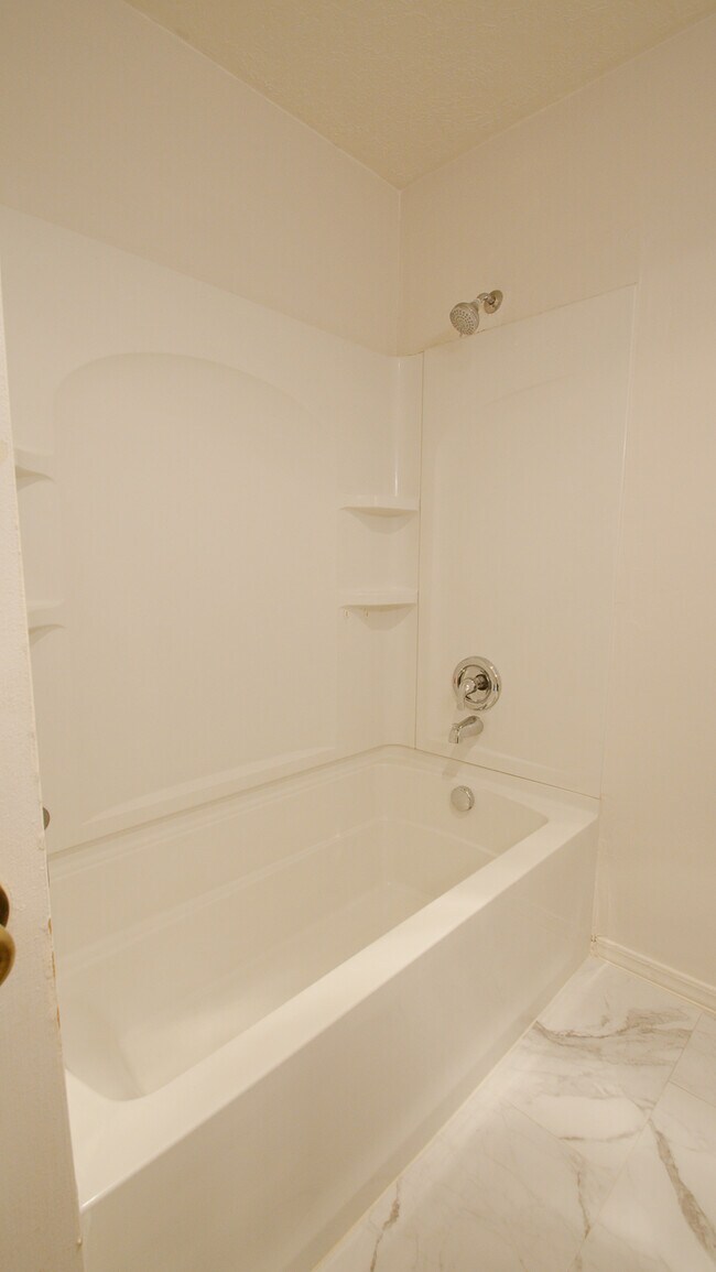 Foto del edificio - 2455 S Bluff Rd