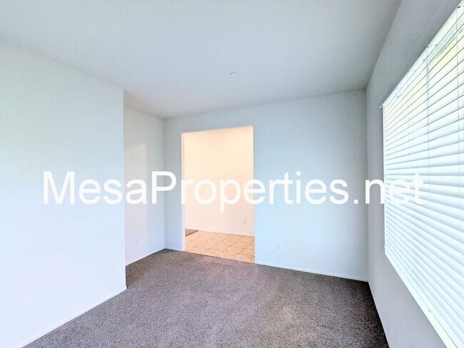 Foto del edificio - 14311 Bear Valley Rd