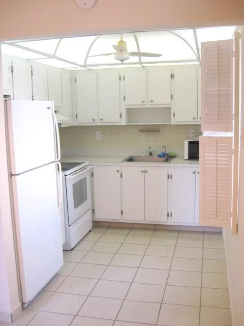 Building Photo - 532 Normandy L