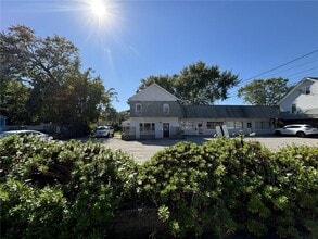 Building Photo - 865 W Shore Rd