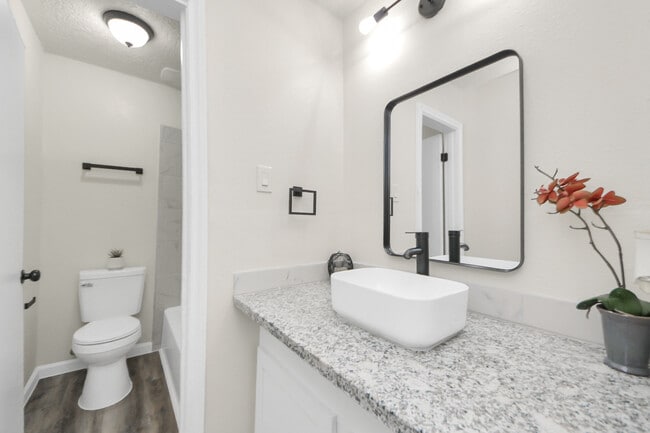 Building Photo - Huntington Place