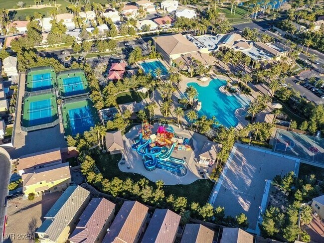 Foto del edificio - 719 Orchard Course Dr