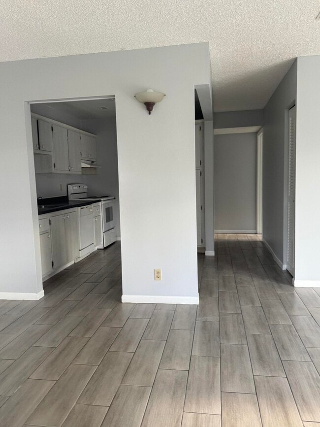 Foto del edificio - 1850 Fairview Villas Dr