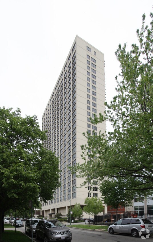 Cornell Village Apartments in Chicago, IL