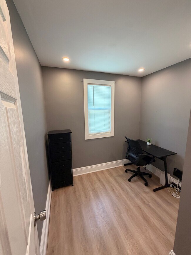 Building Photo - 125 Fabyan Pl