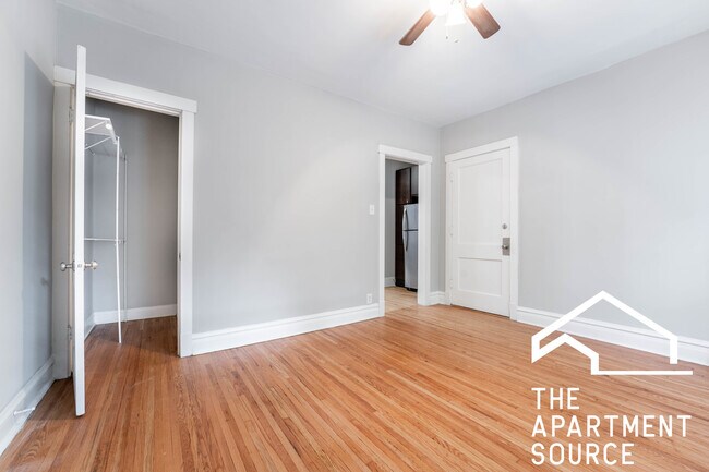 Building Photo - 4403 N La Crosse Ave