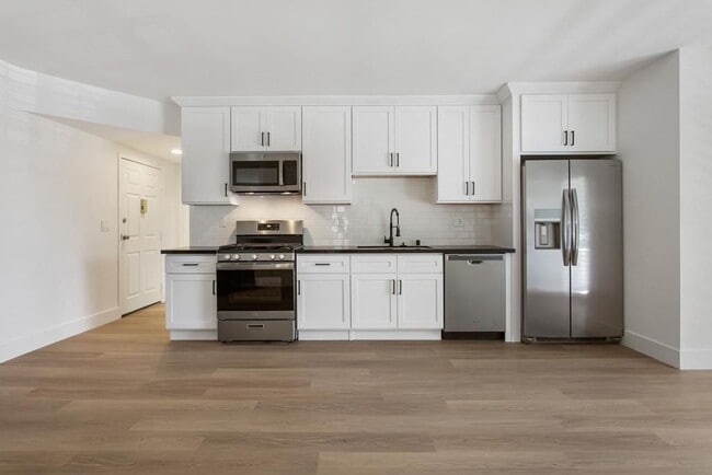 Building Photo - 4454 Coldwater Canyon Ave