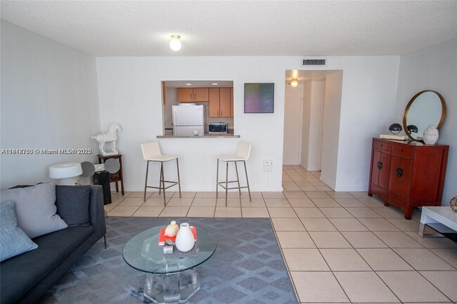 Building Photo - 7545 E Treasure Dr
