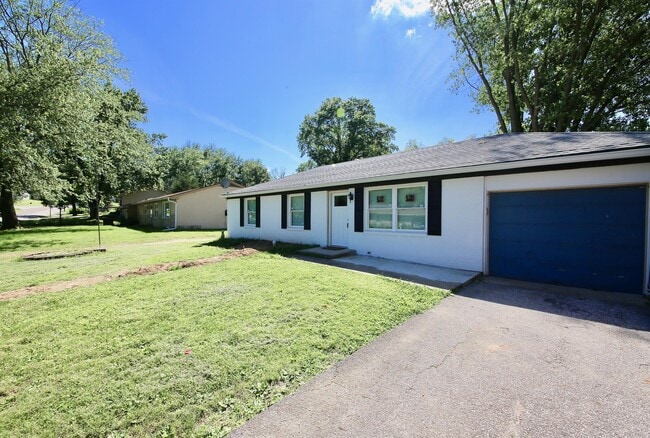 Photo - 502 W Skyline Dr (Bloomington, IN) House
