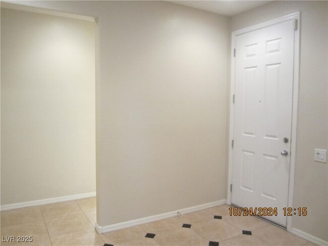 Building Photo - 3225 Brambling Ave