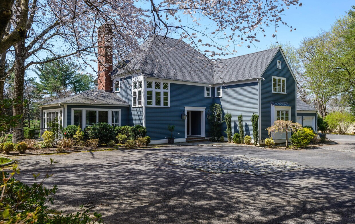 Primary Photo - 12 Cherrywood Rd