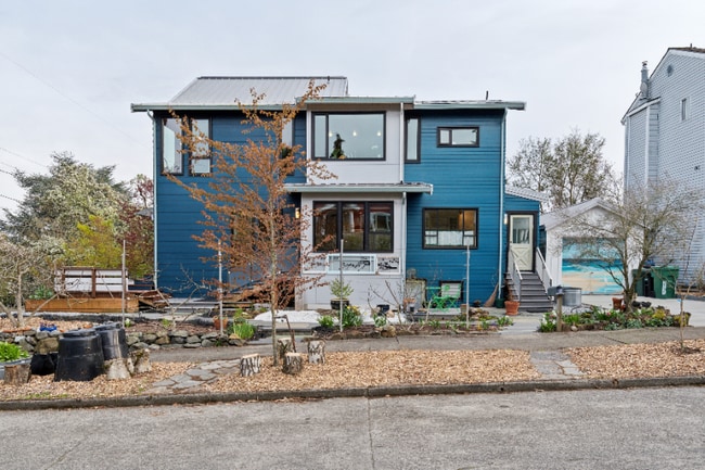 Building Photo - 4033 Eastern Ave N