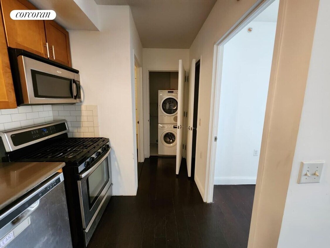 Foto principal - 327 E 101st St