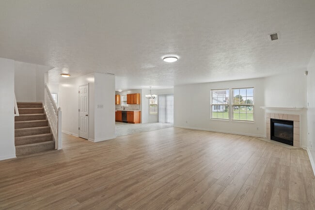 Building Photo - 2310 Liatris Dr