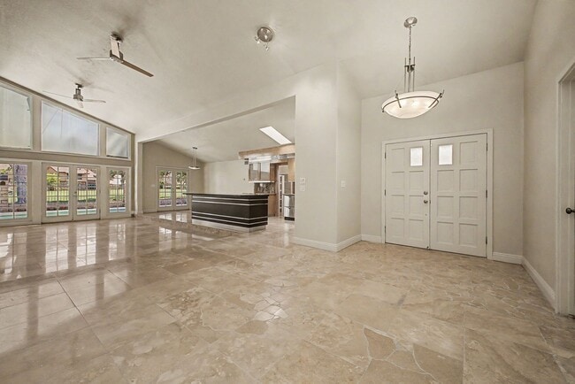 Building Photo - Las Vegas Country Club 3 bedroom home with a pool on golf course!