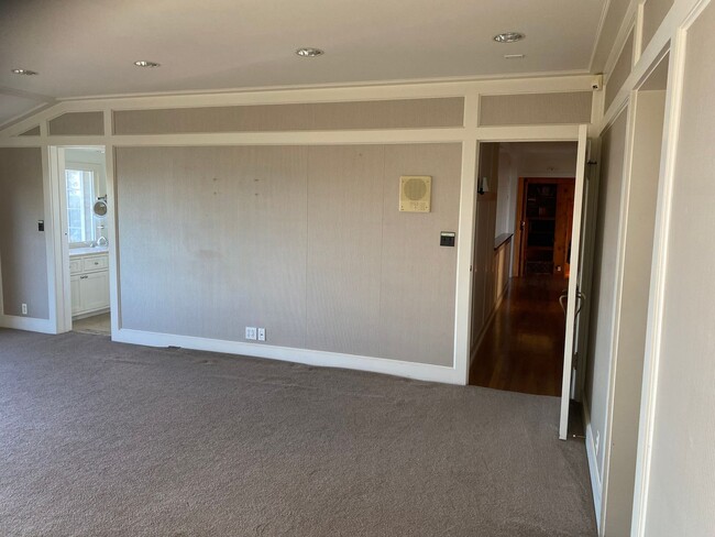 Building Photo - Amazing location in La Jolla for a big hou...