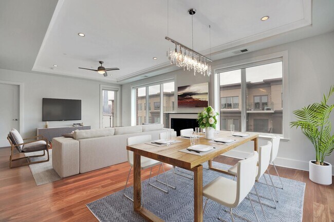 Building Photo - 250 HENLEY Pl