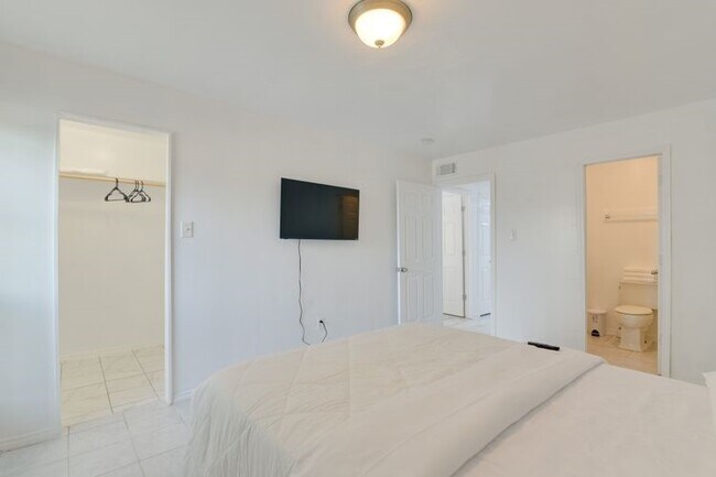 Foto del edificio - 10100 S Gessner Rd