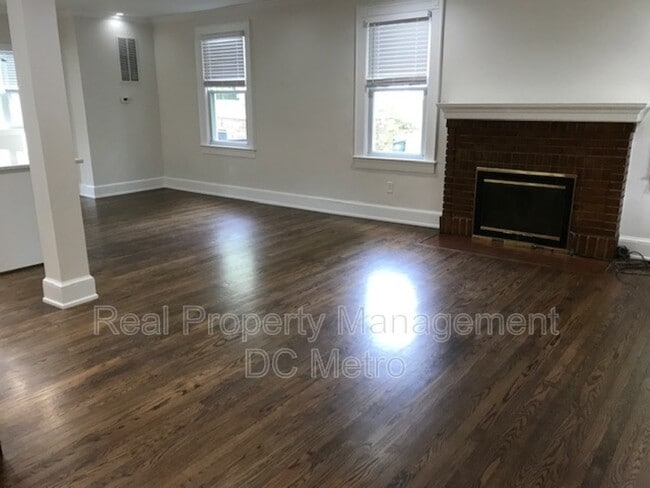 Building Photo - 1005 Upshur St NE