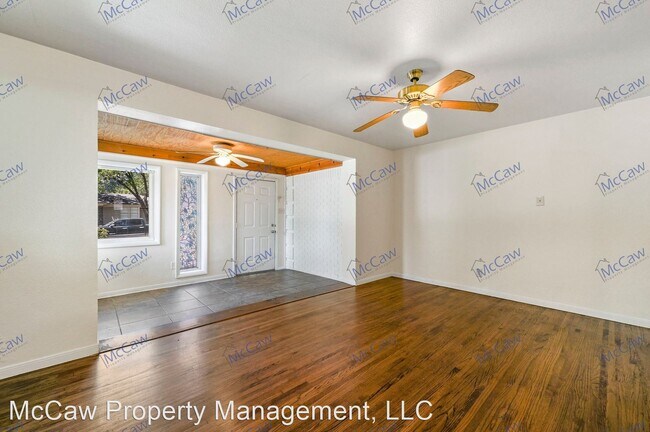 Building Photo - 3 br, 1.5 bath House - 2704 Highwood Dr.