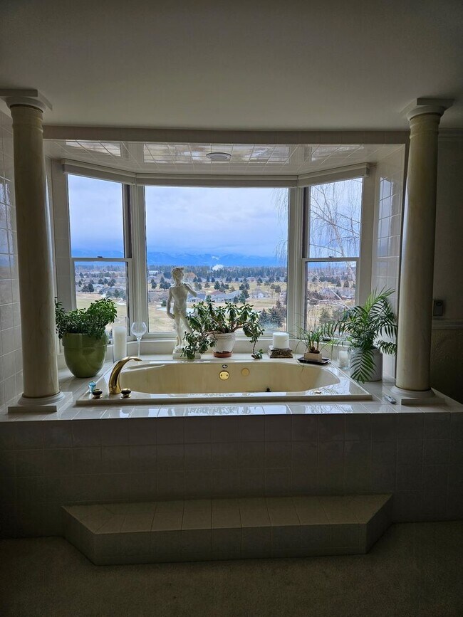 Foto del edificio - Kalispell Home with stunning mountain views
