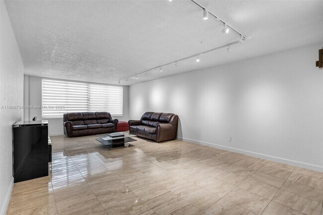 Foto del edificio - 5401 Collins Ave