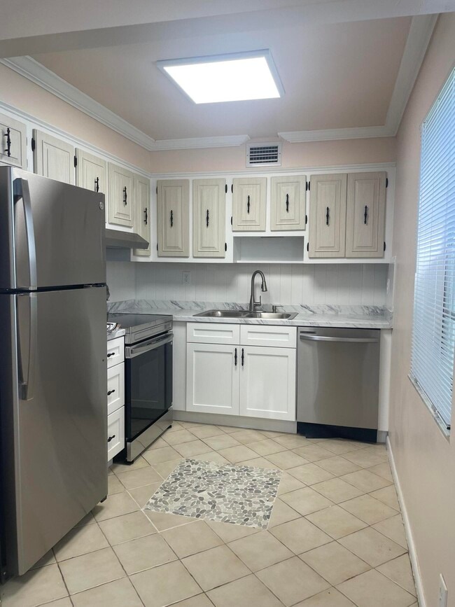 Building Photo - 402 Monaco Ct