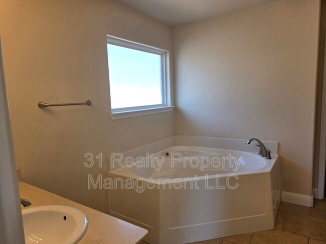 Foto del edificio - 708 E 97th St
