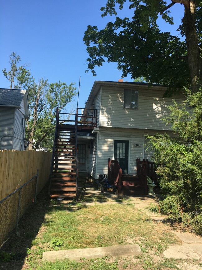 Building Photo - 297 S Sandusky St