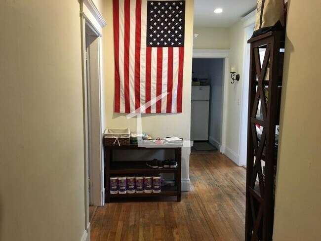 Building Photo - 2 Bedroom