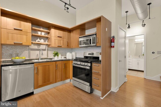 Building Photo - 1390 V St NW