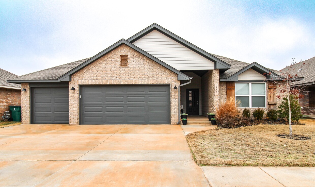 Primary Photo - 3608 Shutter Ridge Dr