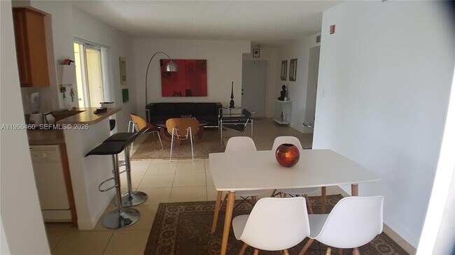 Foto del edificio - 7640 Westwood Dr